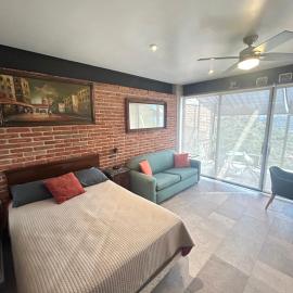 Brick Box Studio con Terraza，位于Hércules的酒店
