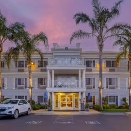 Best Western Luxury Inn,位于特雷西的酒店