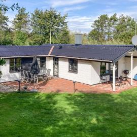 Stunning Home In Øster Assels With Wifi，位于Øster Assels的酒店