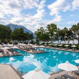 Paleros Beach Resort，位于帕莱罗斯的酒店