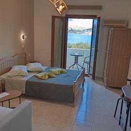 Akrogiali Rooms & Studios，位于Drymonas的酒店