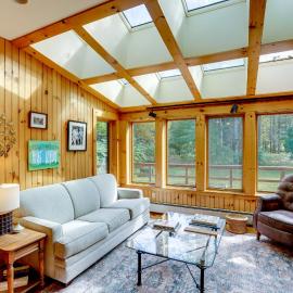 Secluded Family Getaway w/ On-Site Creek in Hawley，位于Hawley的酒店