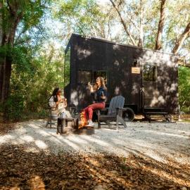 Postcard Cabins Hill Country, Outdoor Collection by Marriott Bonvoy，位于温伯利的酒店