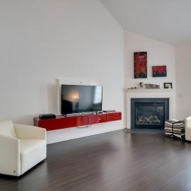 Inviting High Point Townhome with Patio + Privacy!，位于海波因特的酒店