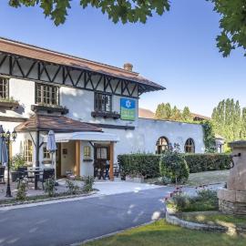 Sure Hotel by Best Western Saint-Quentin Ouest Le pot d étain，位于霍农的酒店