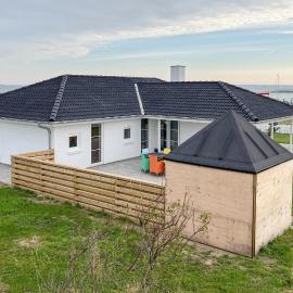 Cozy Home In Struer With Sauna，位于斯楚厄的酒店