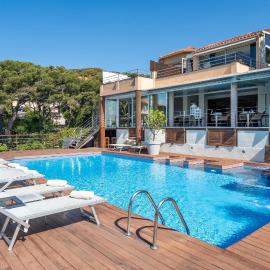 Best Western Plus Hôtel la Rade，位于卡西斯的酒店
