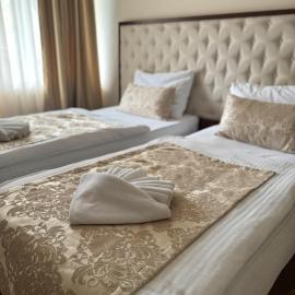 Hotel Turist 98，位于亚伊采的酒店