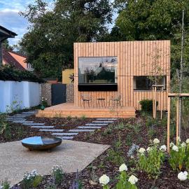 Stylish tiny house in an urban oasis，位于布拉格的酒店
