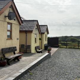Anglesey quiet cottage milton，位于Gwalchmai的酒店