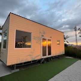 Tiny House Base Camp Granada Camping，位于杜尔卡尔的酒店