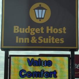 Budget Host Inn & Suites，位于埃斯卡诺巴的酒店
