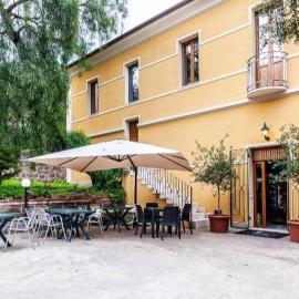 La Piazzetta Affittacamere，位于Ghilarza的酒店