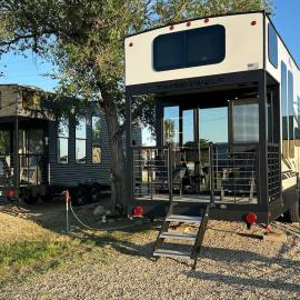 Buffalo Drift Tiny Home，位于Interior的酒店