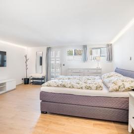 Renoviertes Studio oberhalb Visp mit Balkon und Bergblick，位于菲斯普的酒店