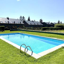 Marmota, Ático en Llívia, jardín comunitario con piscina y pista de tenis，位于利维亚的酒店
