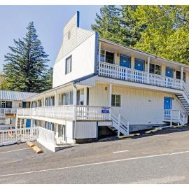 Capital O Stevenson Inn Riverside，位于史蒂文森的酒店