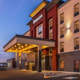 Ramada by Wyndham St Paul AB，位于St. Paul的酒店