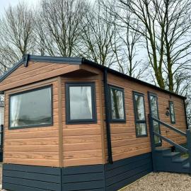 Westfield Lodge Retreat-Sleeps 6-Pet Friendly，位于康福斯的酒店