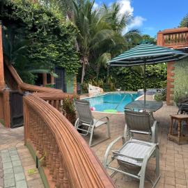 Hidden oasis，位于曼德维尔的酒店