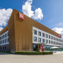 Ibis Poznan Polnoc,位于苏奇拉斯的酒店