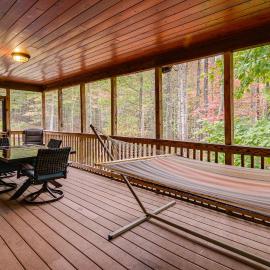 Spacious 5,200-Sq-Ft Cabin in Shenandoah Valley，位于Zepp的酒店