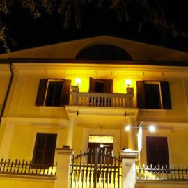 B&B Santa Chiara，位于苏尔莫纳的酒店
