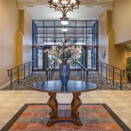 Clarion Collection Hotel Arlington Court Suites,位于阿林顿的酒店