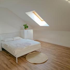 Apartament Nadwarciański，位于希雷姆的酒店