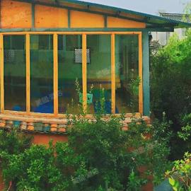 Dali Lily Guest House, close to the Honglongjing Gate of the ancient city,only 200 meters ,near the Cangshan and Erhai Lake,English-speaking service, convenient payment，位于大理古镇的酒店