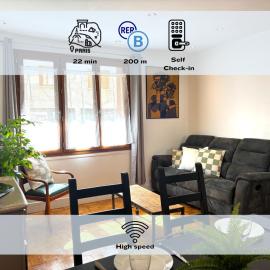 Vintage - 3 bedroom apartment, RER B 200 m away，位于卡尚的酒店