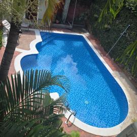Mi Tierra Escalón Hotel y Restaurante，位于圣萨尔瓦多的酒店