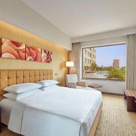 Four Points by Sheraton Hotel and Serviced Apartments Pune，位于浦那的酒店