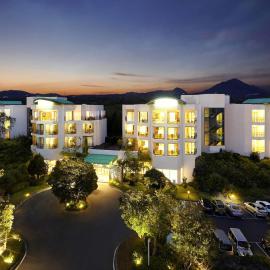 Mercure Ambassador Jeju，位于西归浦市的酒店