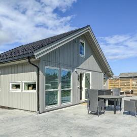 4 Bedroom Awesome Home In Færvik，位于费尔维克的酒店