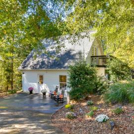Clemson Game Day Cottage w/ Fire Pit，位于克莱门森的酒店