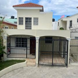 Espacioso Casa en Puerto Plata cerca de La Playa 4 camas 3 baños Agua caliente Aire condicionado Wi-Fi，位于Puerto Plata的酒店