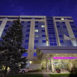 Armon Plaza Montreal Airport，位于Saint-Laurent的酒店