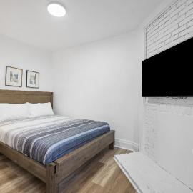 Pittsburgh Shadyside 3B Modern and Cozy Private Bedroom with Shared Bathroom