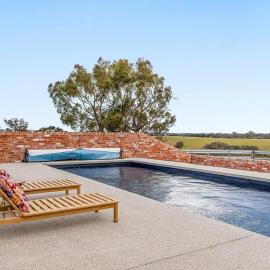 Mia Springs Pool Oasis in Heathcote Wine Country，位于Mia Mia的酒店