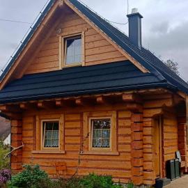 Chabrowa Chatka Ustroń - balia podgrzewana, basen na lato, ognisko, grill, cisza i spokój blisko lasów i potoku górskiego，位于乌斯特龙的酒店