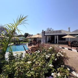 10 on Pauling Hotel Bulawayo,位于布拉瓦约的酒店