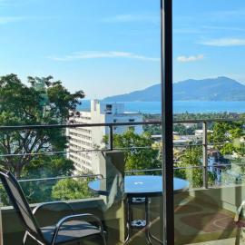 Hill Bay Suites Hotel，位于芭东海滩的酒店