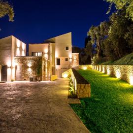 Golden Bay Suites & Maisonettes，位于帕尔加的酒店