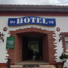 Hotel Breitenbenden，位于梅谢尼希的酒店