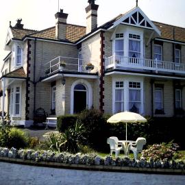 Varley House，位于伊尔弗勒科姆的酒店