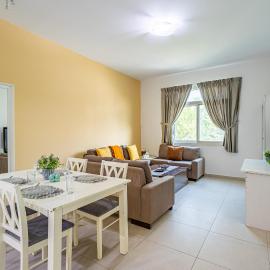 Peaceful and Spacious 2 BDR in the Heart of Al Ghadeer Community，位于甘图特的酒店