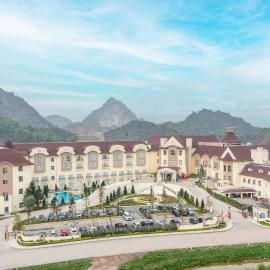 Legend Valley Hotel Ha Nam,位于Phủ Lý的酒店