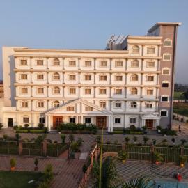 MOMENTS RESORT，位于兰奇的酒店