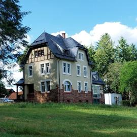 Forsthaus Hausbach Ferienwohnung Reh，位于洛斯海姆的酒店